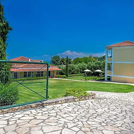 ホテル Amboula Plános