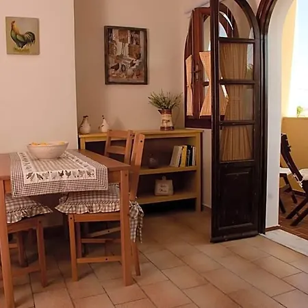 ホテル Amboula Plános